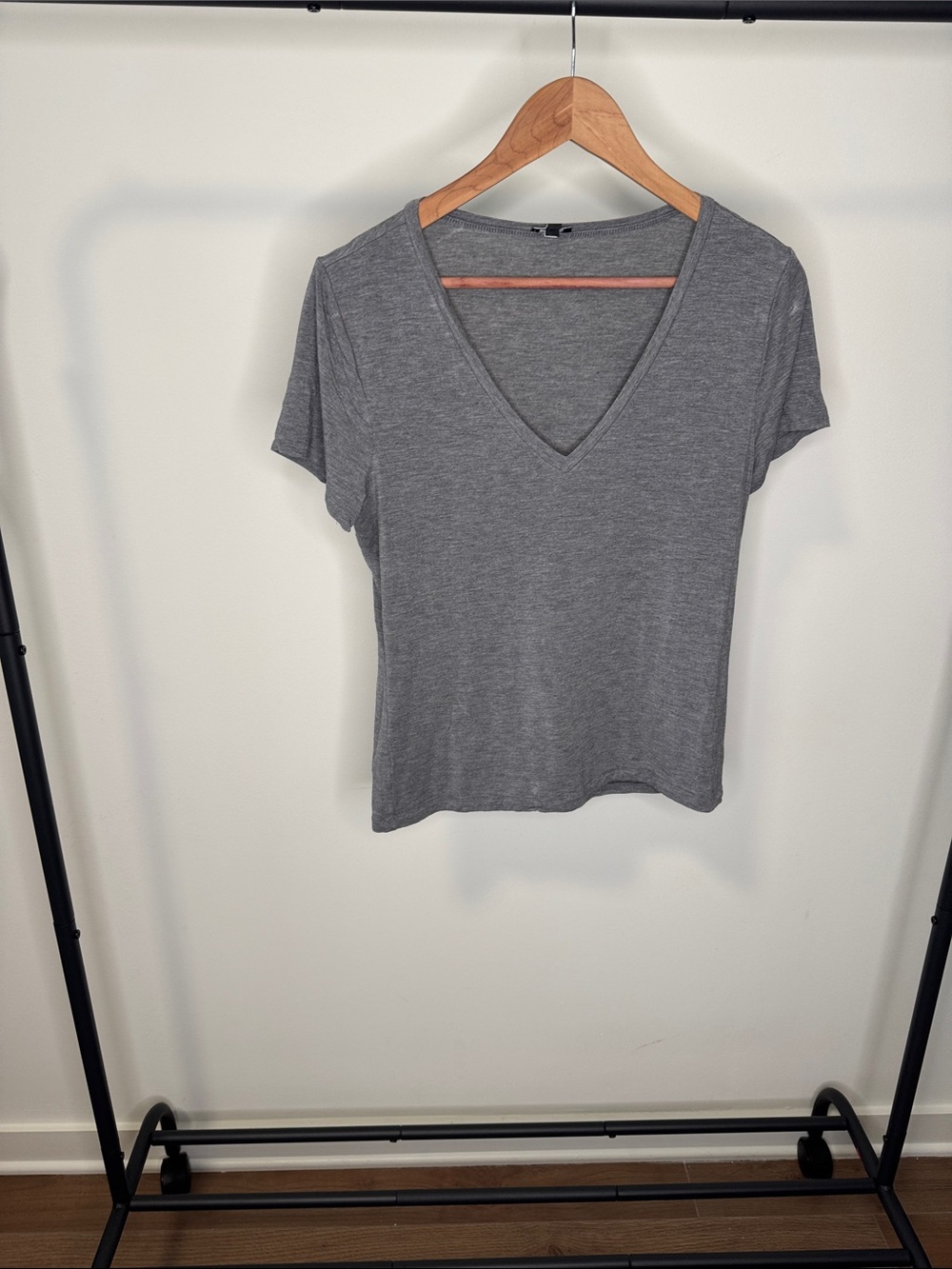 Express Gray V-Neck Short Sleeve Tee